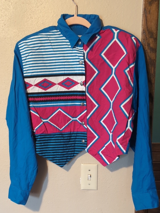 Wrangler Tops - Wrangler Cropped Blue & Magenta Geometric Western Shirt